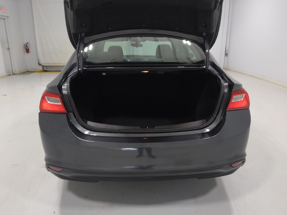 2018 Chevrolet Malibu in Columbus, OH 43231 - 18141428 29