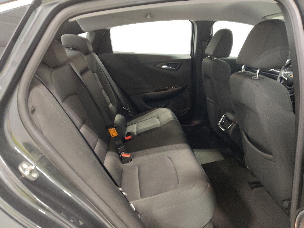 2018 Chevrolet Malibu in Columbus, OH 43231 - 18141428 19