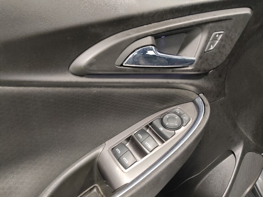 2018 Chevrolet Malibu in Columbus, OH 43231 - 18141428 27
