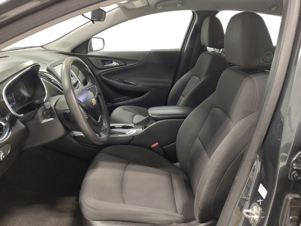 2018 Chevrolet Malibu in Columbus, OH 43231 - 18141428 17
