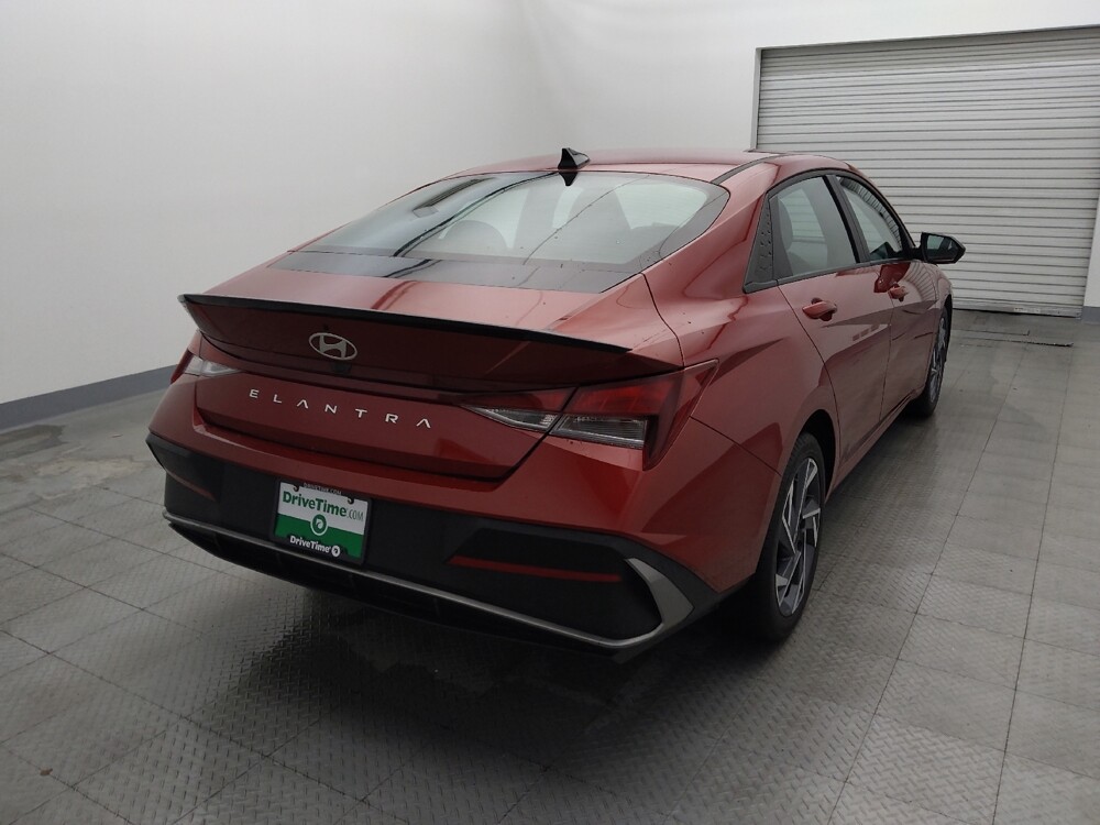 2025 Hyundai Elantra in Houston, TX 77074 - 18141431 7