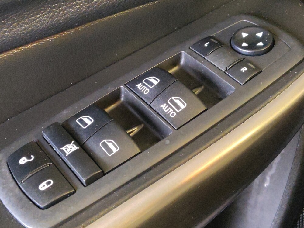 2019 Jeep Cherokee in Houston, TX 77074 - 18141434 27