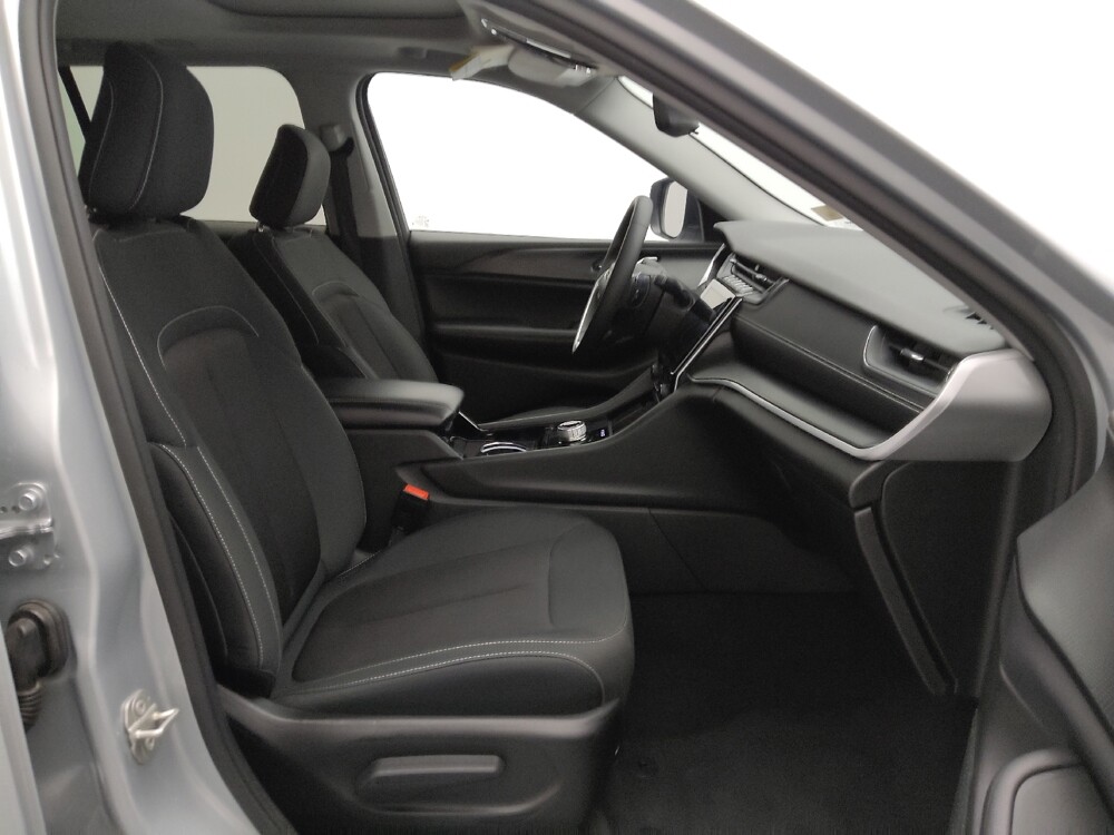 2023 Jeep Grand Cherokee in Springfield, MO 65807 - 18141472 21