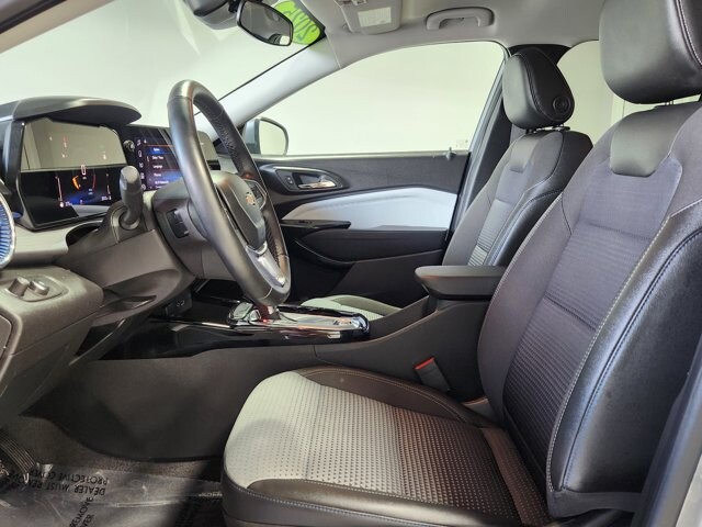 2025 Chevrolet Trax in Cinnaminson, NJ 08077 - 18141507 11