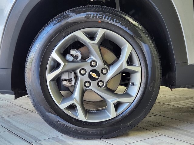 2025 Chevrolet Trax in Cinnaminson, NJ 08077 - 18141507 9