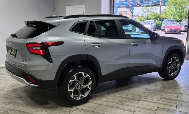 2025 Chevrolet Trax in Cinnaminson, NJ 08077 - 18141507 5
