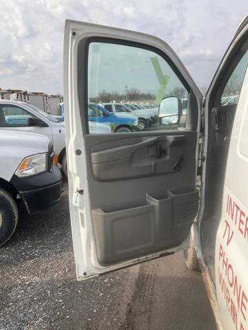 2011 Chevrolet Express 2500 in Blauvelt, NY 10913 - 18141526 8