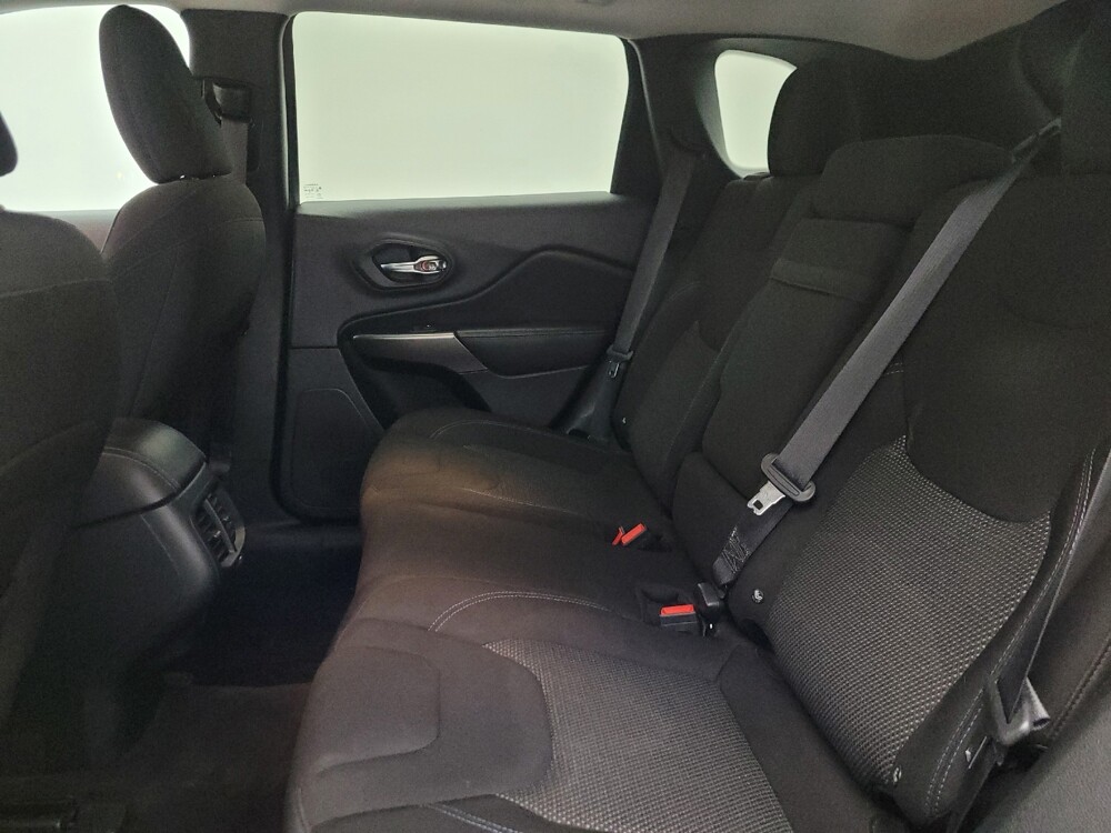 2019 Jeep Cherokee in Glendale, AZ 85301 - 18141636 18