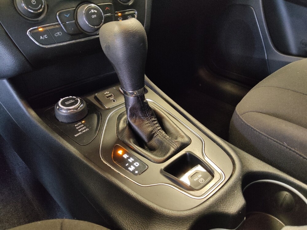 2019 Jeep Cherokee in Glendale, AZ 85301 - 18141636 26