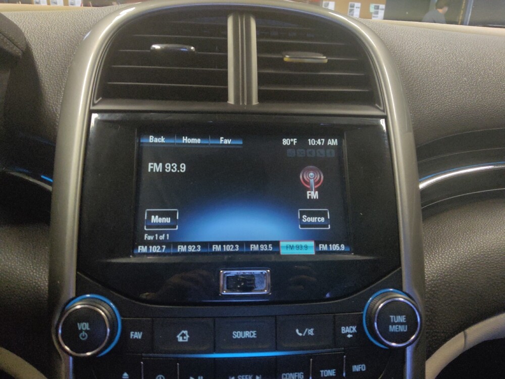 2015 Chevrolet Malibu in Glendale, AZ 85301 - 18141638 25