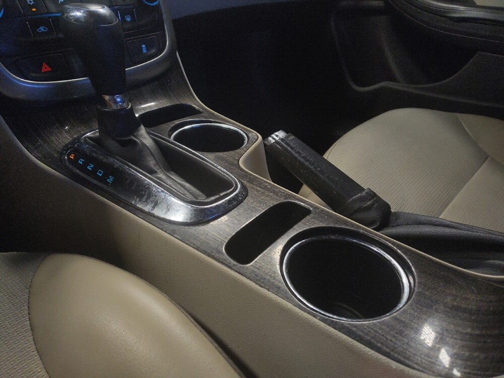 2015 Chevrolet Malibu in Glendale, AZ 85301 - 18141638 26