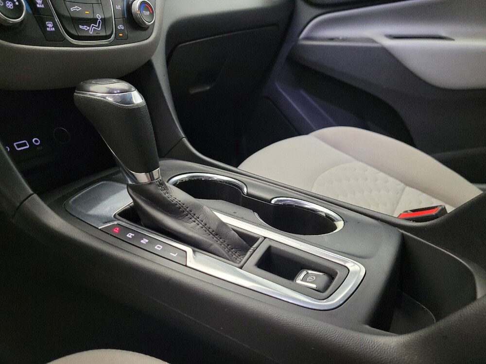 2021 Chevrolet Equinox in Glendale, AZ 85301 - 18141640 26