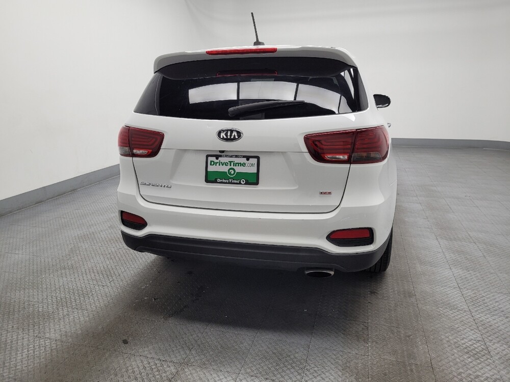 2019 Kia Sorento in Las Vegas, NV 89102 - 18141650 7