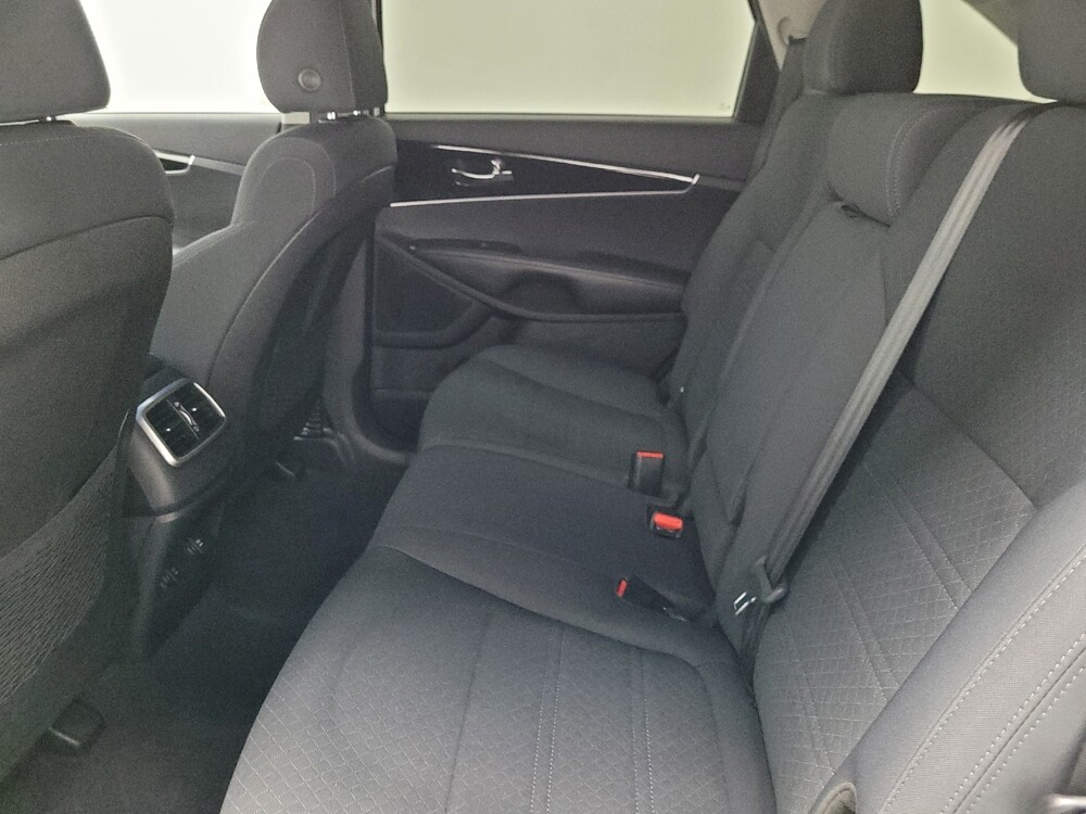 2019 Kia Sorento in Las Vegas, NV 89102 - 18141650 18