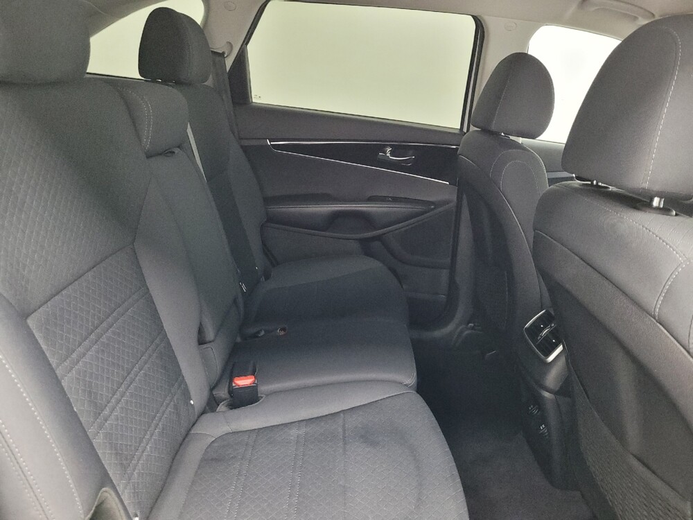 2019 Kia Sorento in Las Vegas, NV 89102 - 18141650 19