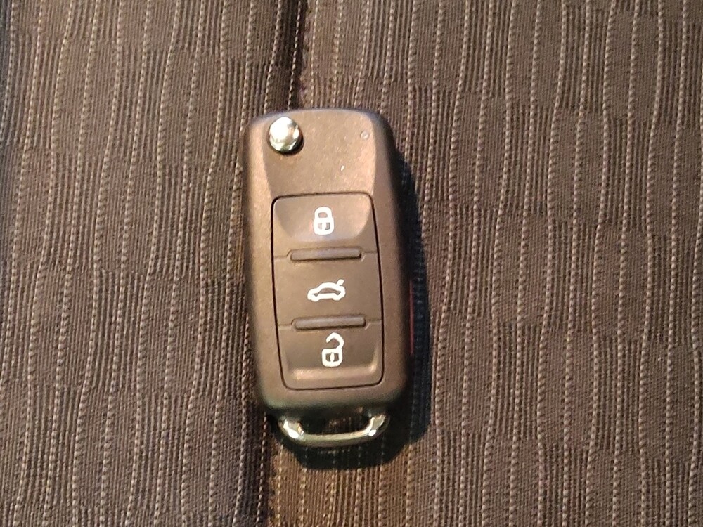 2018 Volkswagen Tiguan in Raleigh, NC 27604 - 18141664 32