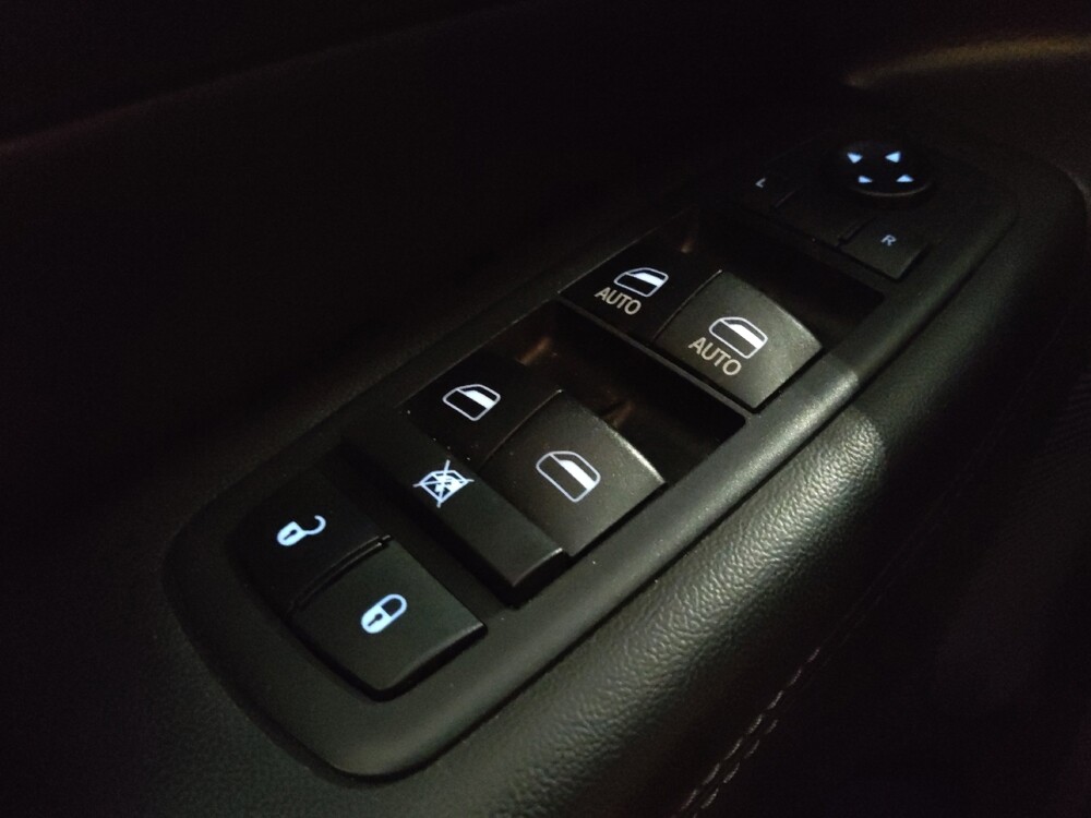 2019 Jeep Grand Cherokee in Hialeah, FL 33014 - 18141665 27