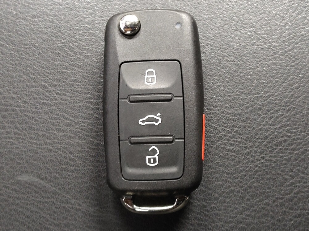 2015 Volkswagen Eos in Live Oak, TX 78233 - 18141705 32