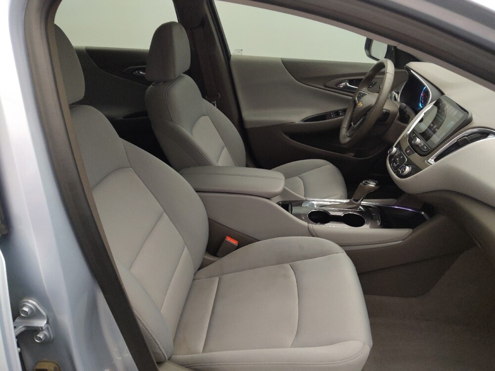 2018 Chevrolet Malibu in Houston, TX 77074 - 18141718 21