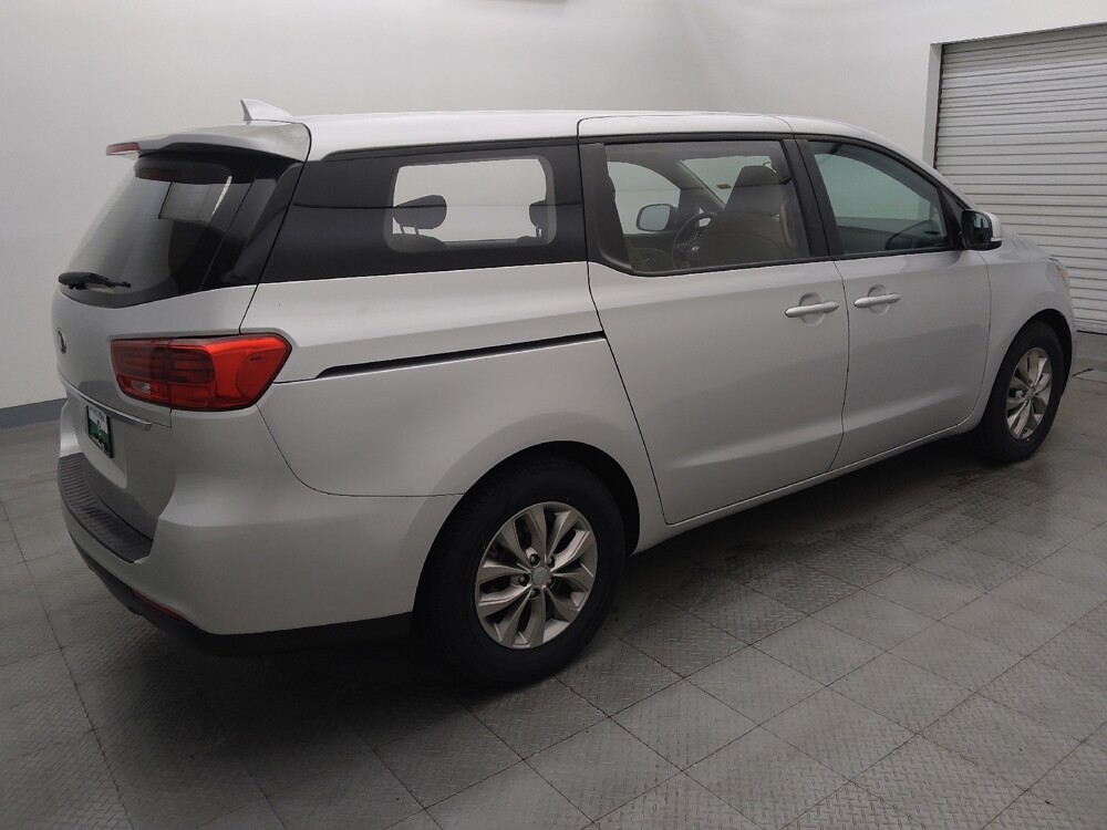 2019 Kia Sedona in Houston, TX 77074 - 18141719 10