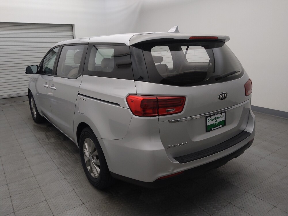 2019 Kia Sedona in Houston, TX 77074 - 18141719 5