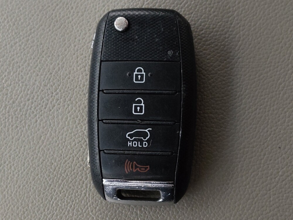 2019 Kia Sedona in Houston, TX 77074 - 18141719 32