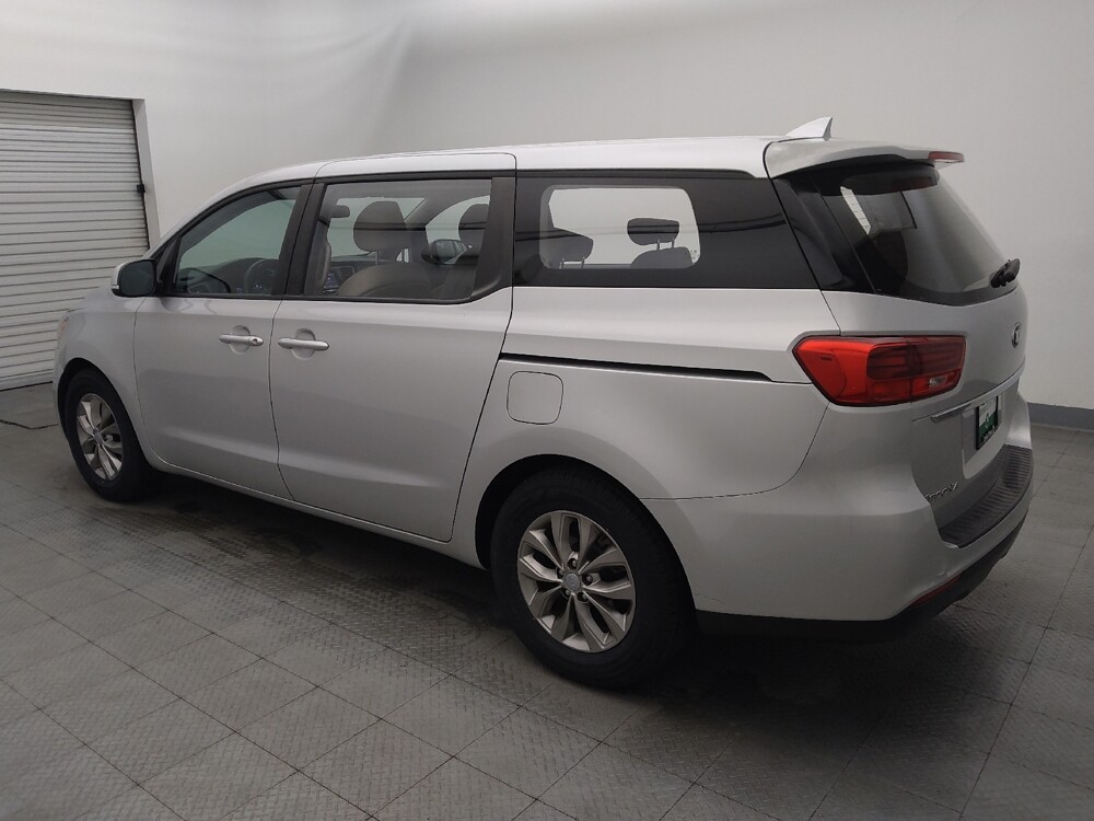2019 Kia Sedona in Houston, TX 77074 - 18141719 3