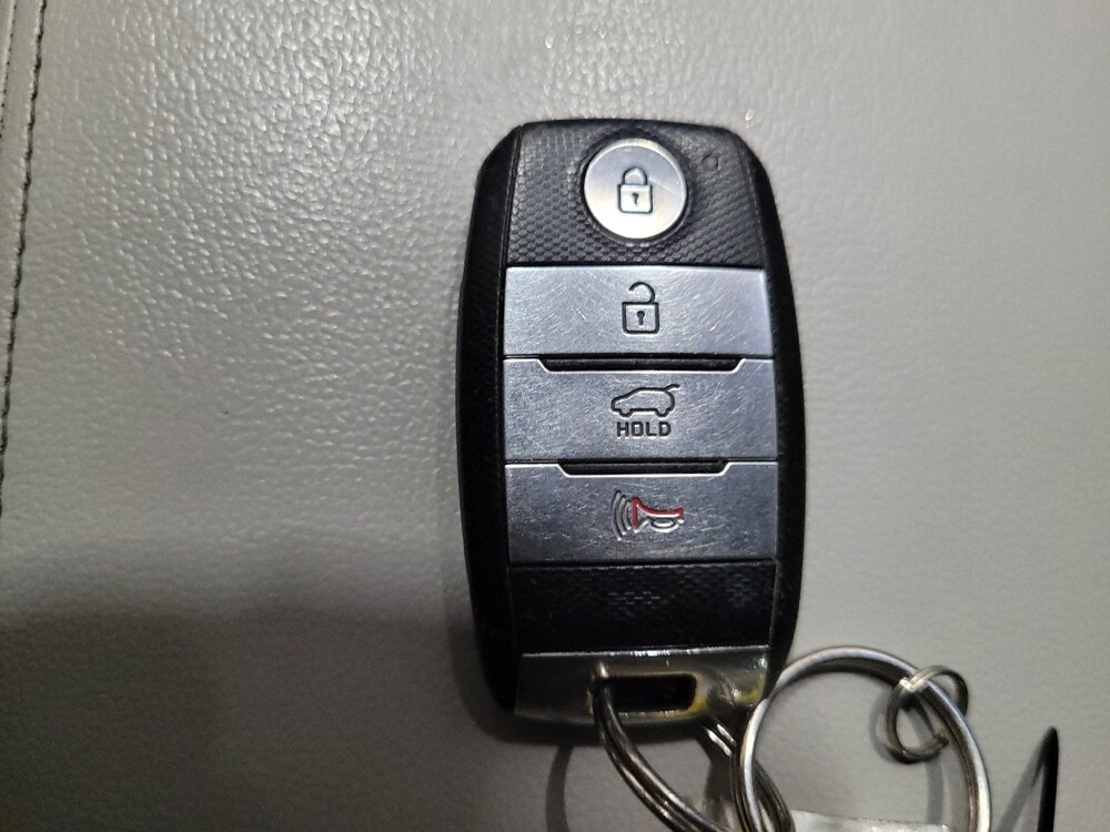 2017 Kia Sorento in New Castle, DE 19720 - 18141763 32