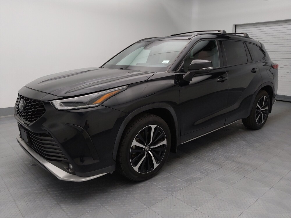 2021 Toyota Highlander in Wichita, KS 67207 - 18141779 2