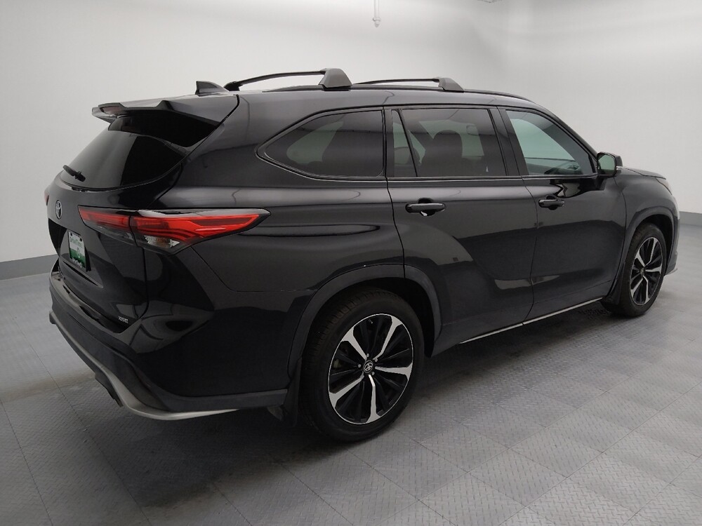 2021 Toyota Highlander in Wichita, KS 67207 - 18141779 10