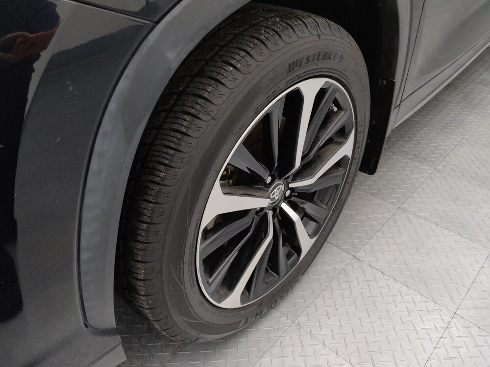 2021 Toyota Highlander in Wichita, KS 67207 - 18141779 31