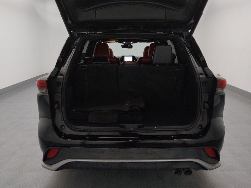 2021 Toyota Highlander in Wichita, KS 67207 - 18141779 29