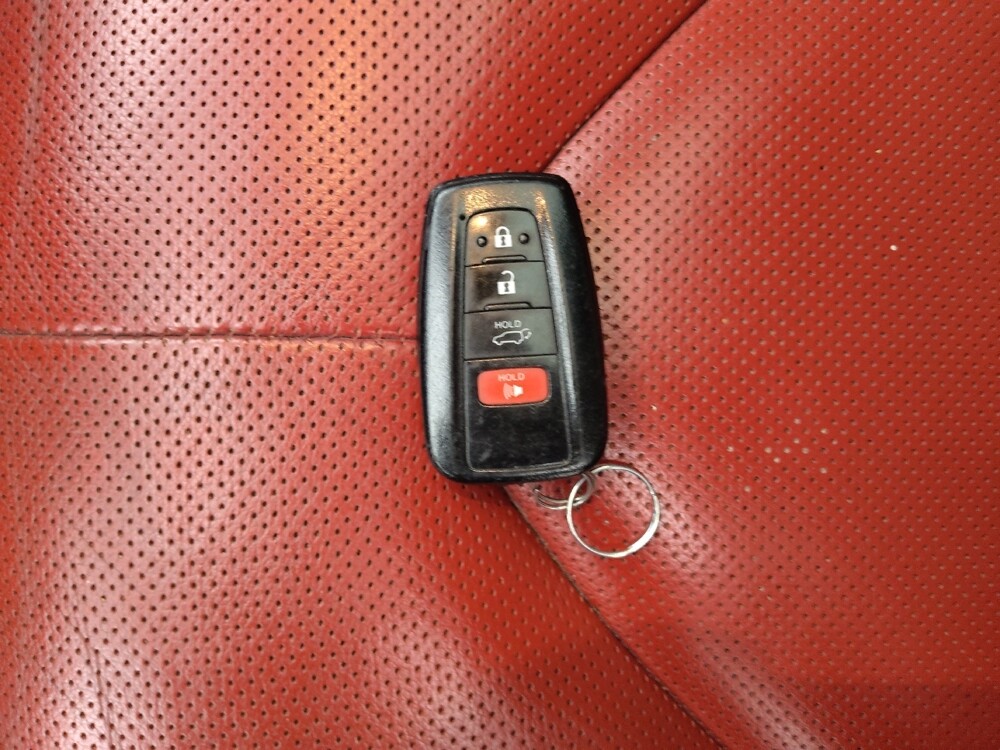 2021 Toyota Highlander in Wichita, KS 67207 - 18141779 32