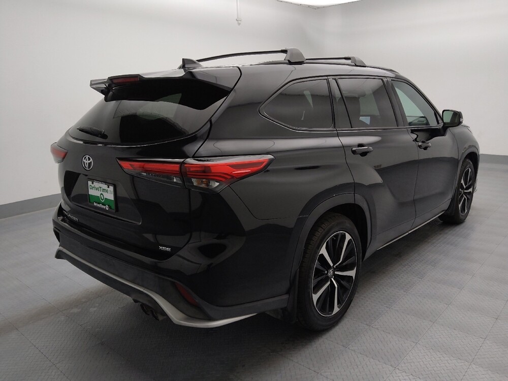 2021 Toyota Highlander in Wichita, KS 67207 - 18141779 9