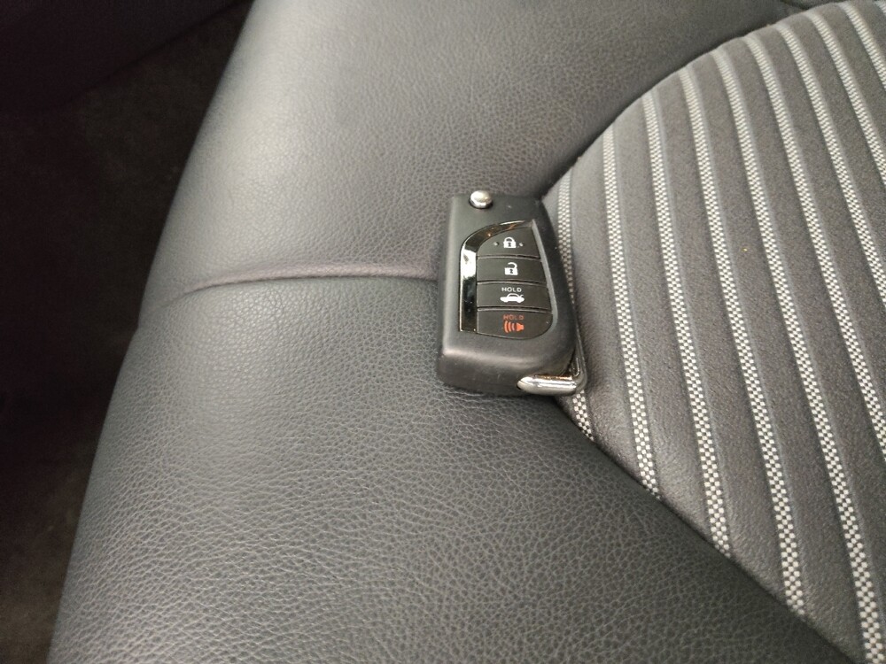 2019 Toyota Camry in Topeka, KS 66611 - 18141780 32