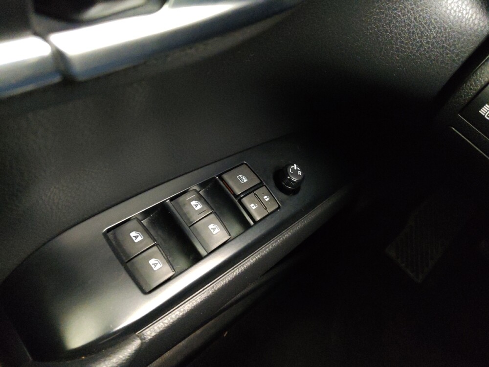 2019 Toyota Camry in Topeka, KS 66611 - 18141780 27
