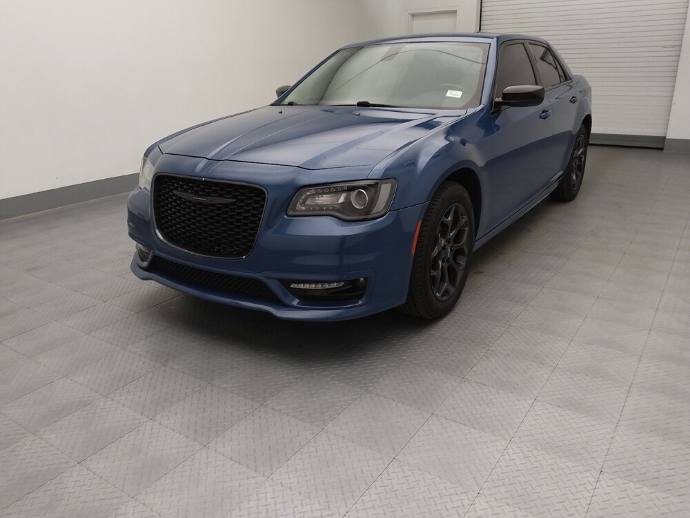 2020 Chrysler 300 in Gladstone, MO 64118 - 18141782 15