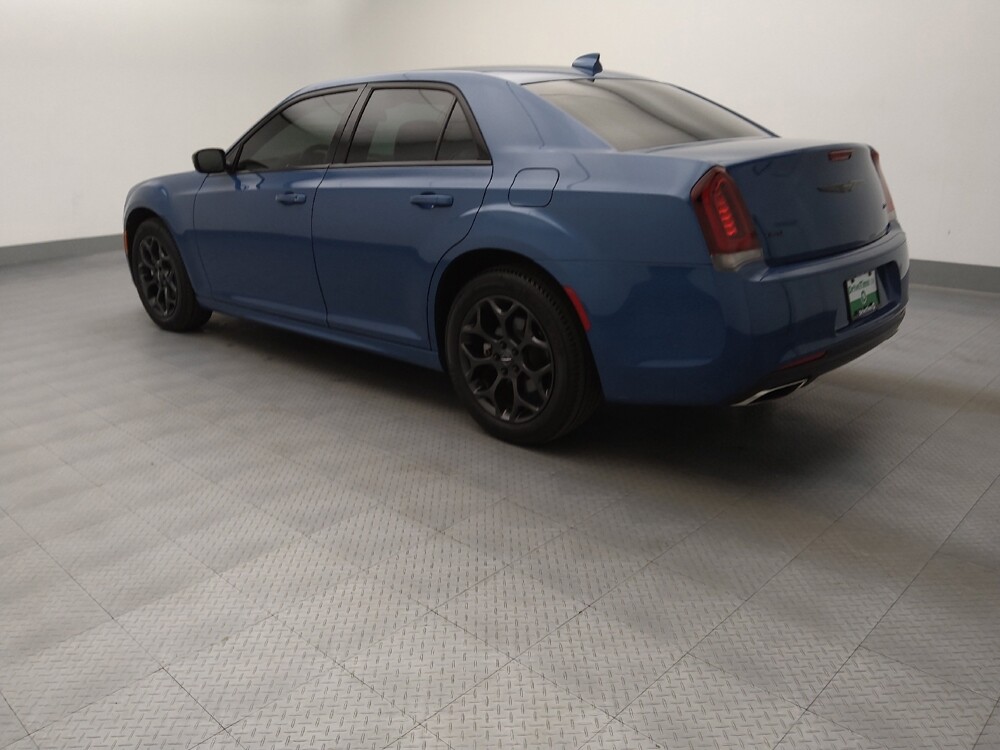 2020 Chrysler 300 in Gladstone, MO 64118 - 18141782 3