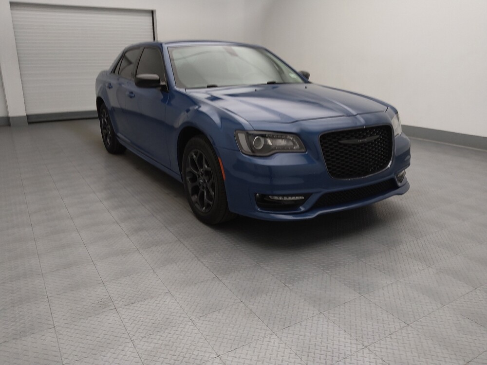 2020 Chrysler 300 in Gladstone, MO 64118 - 18141782 14