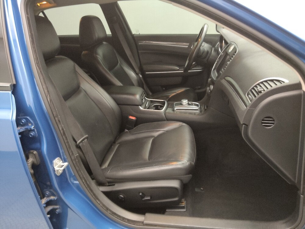 2020 Chrysler 300 in Gladstone, MO 64118 - 18141782 21