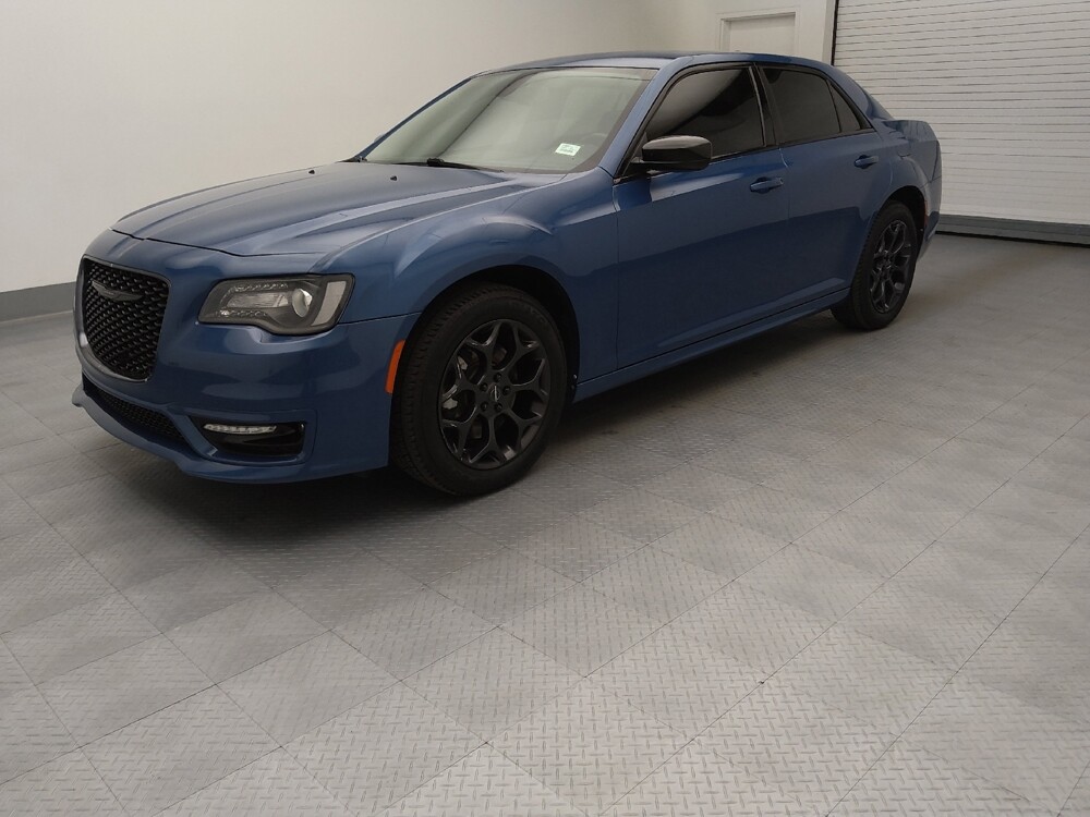 2020 Chrysler 300 in Gladstone, MO 64118 - 18141782 2