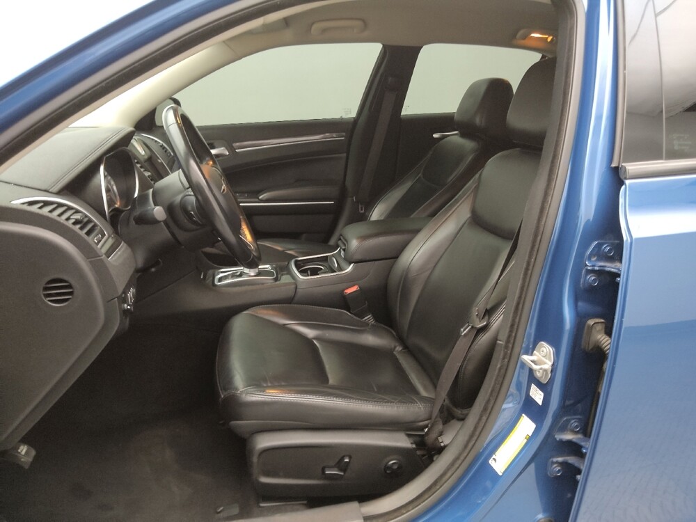 2020 Chrysler 300 in Gladstone, MO 64118 - 18141782 17