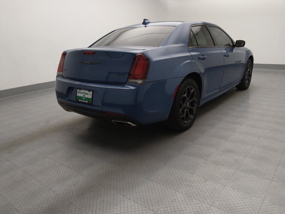2020 Chrysler 300 in Gladstone, MO 64118 - 18141782 7