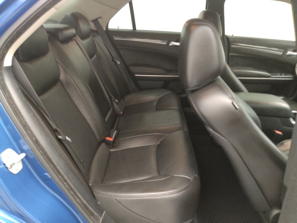 2020 Chrysler 300 in Gladstone, MO 64118 - 18141782 19