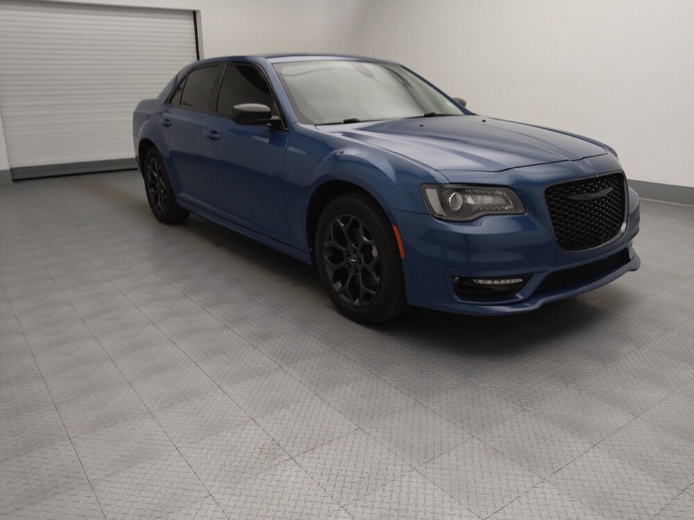 2020 Chrysler 300 in Gladstone, MO 64118 - 18141782 13