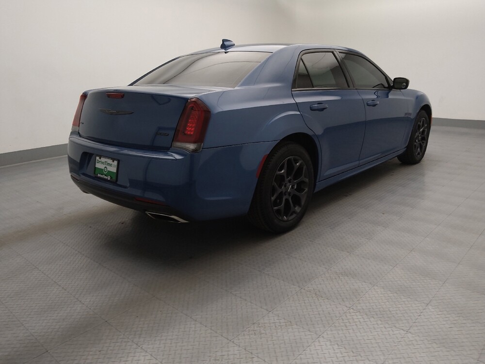 2020 Chrysler 300 in Gladstone, MO 64118 - 18141782 9