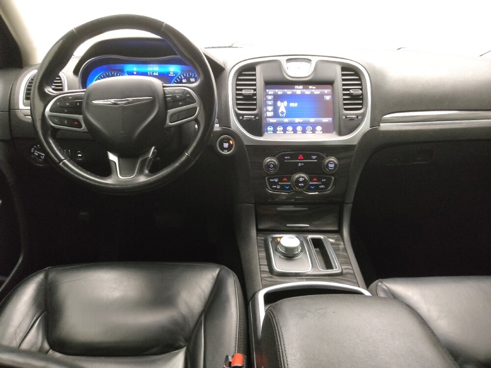 2020 Chrysler 300 in Gladstone, MO 64118 - 18141782 22
