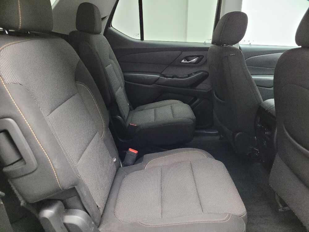 2020 Chevrolet Traverse in Eastpointe, MI 48021 - 18141801 19
