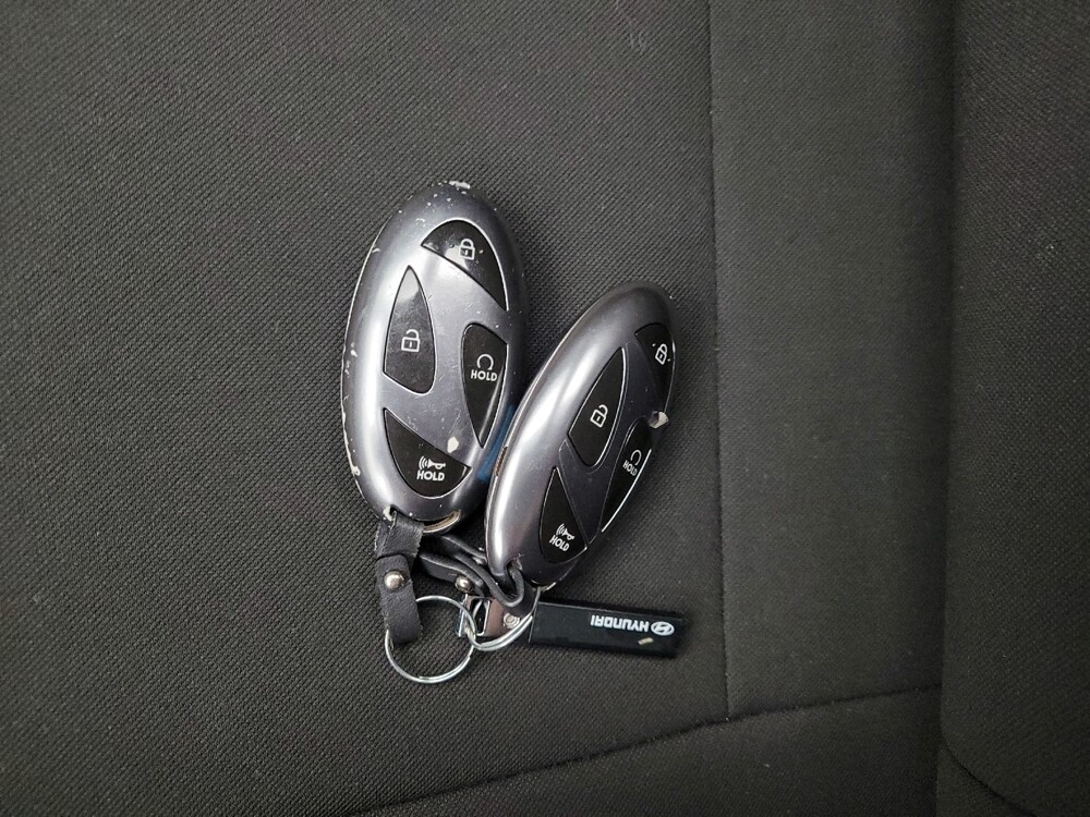 2024 Hyundai Elantra in Eastpointe, MI 48021 - 18141808 32