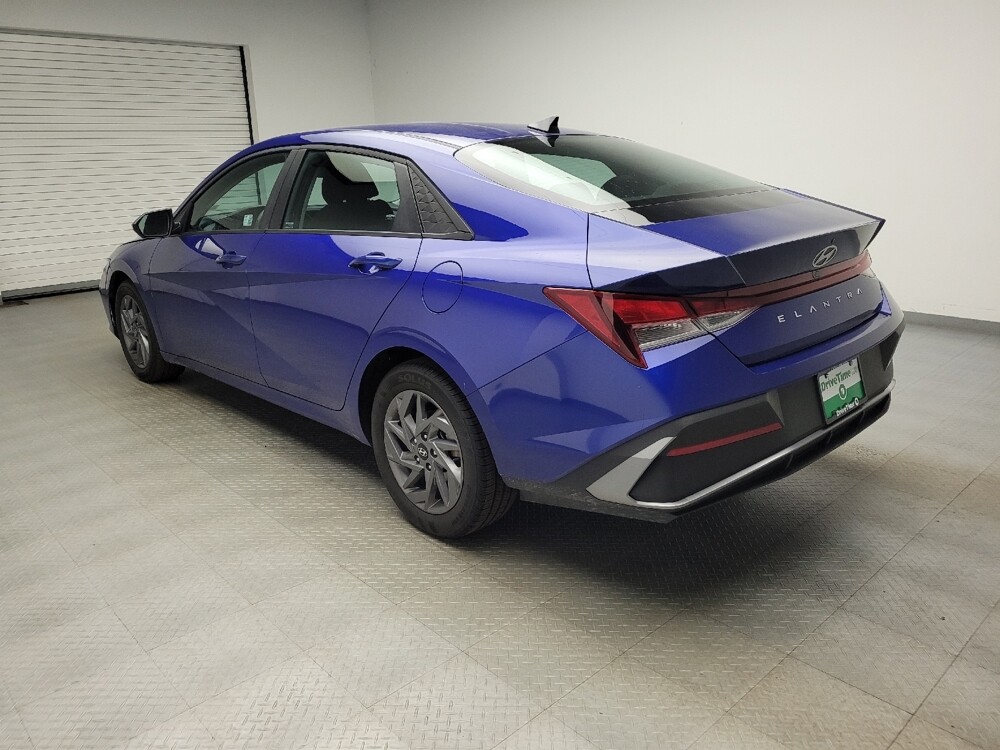 2024 Hyundai Elantra in Eastpointe, MI 48021 - 18141808 5